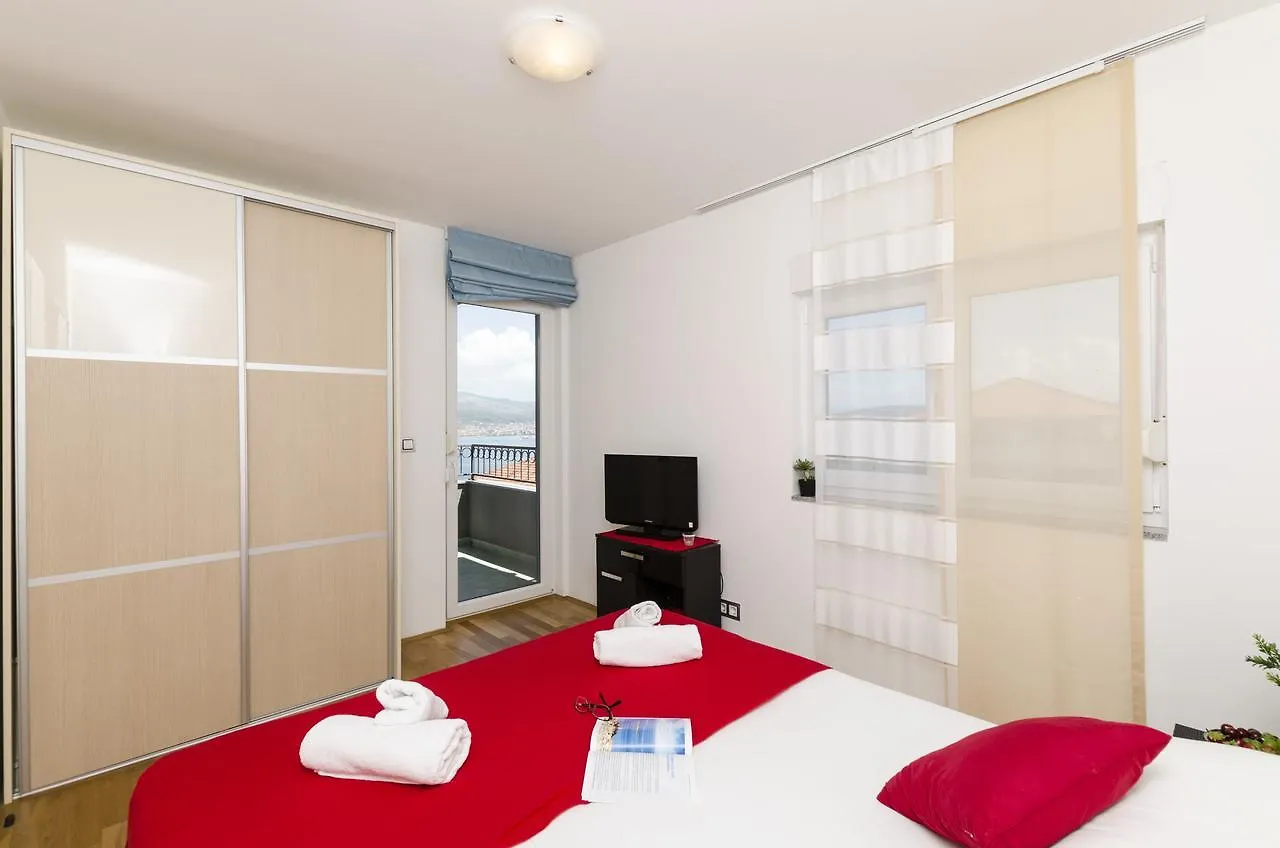 Apartments Maja Donji Okrug  Donji Okrug (Ciovo)