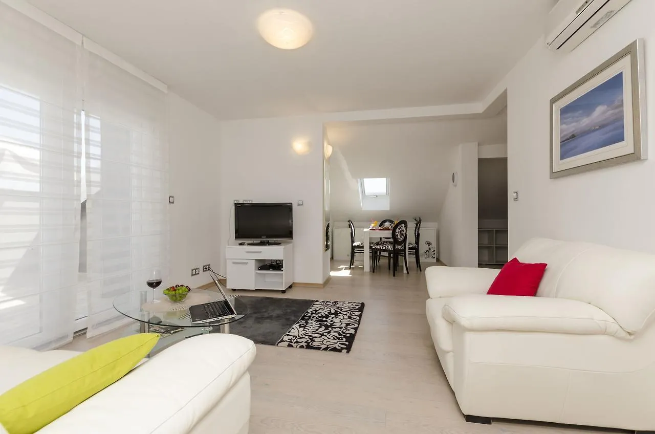 Apartments Maja Donji Okrug