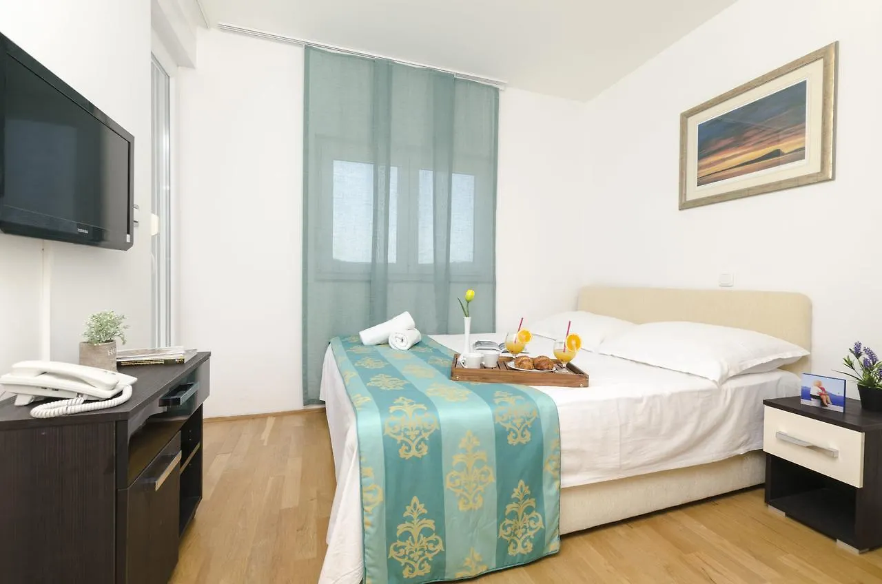 Apartments Maja Donji Okrug  Donji Okrug (Ciovo)