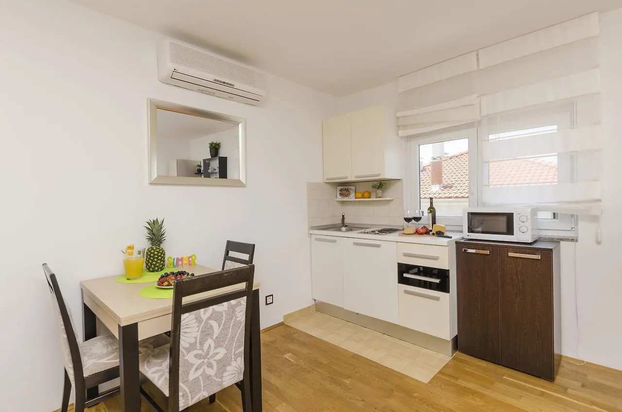 Apartments Maja Donji Okrug   Donji Okrug (Ciovo)