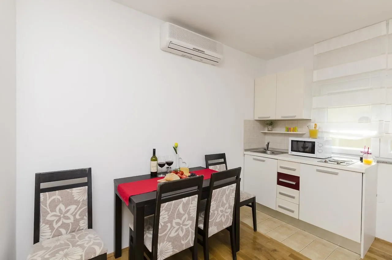Apartments Maja Donji Okrug