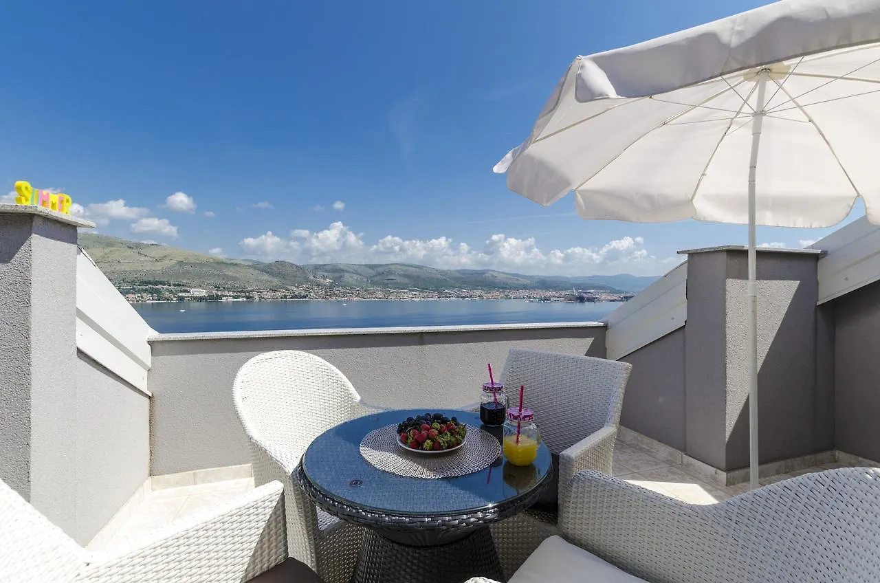 Apartments Maja Donji Okrug  Donji Okrug (Ciovo)